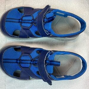 Columbia boys sandals Sz 4